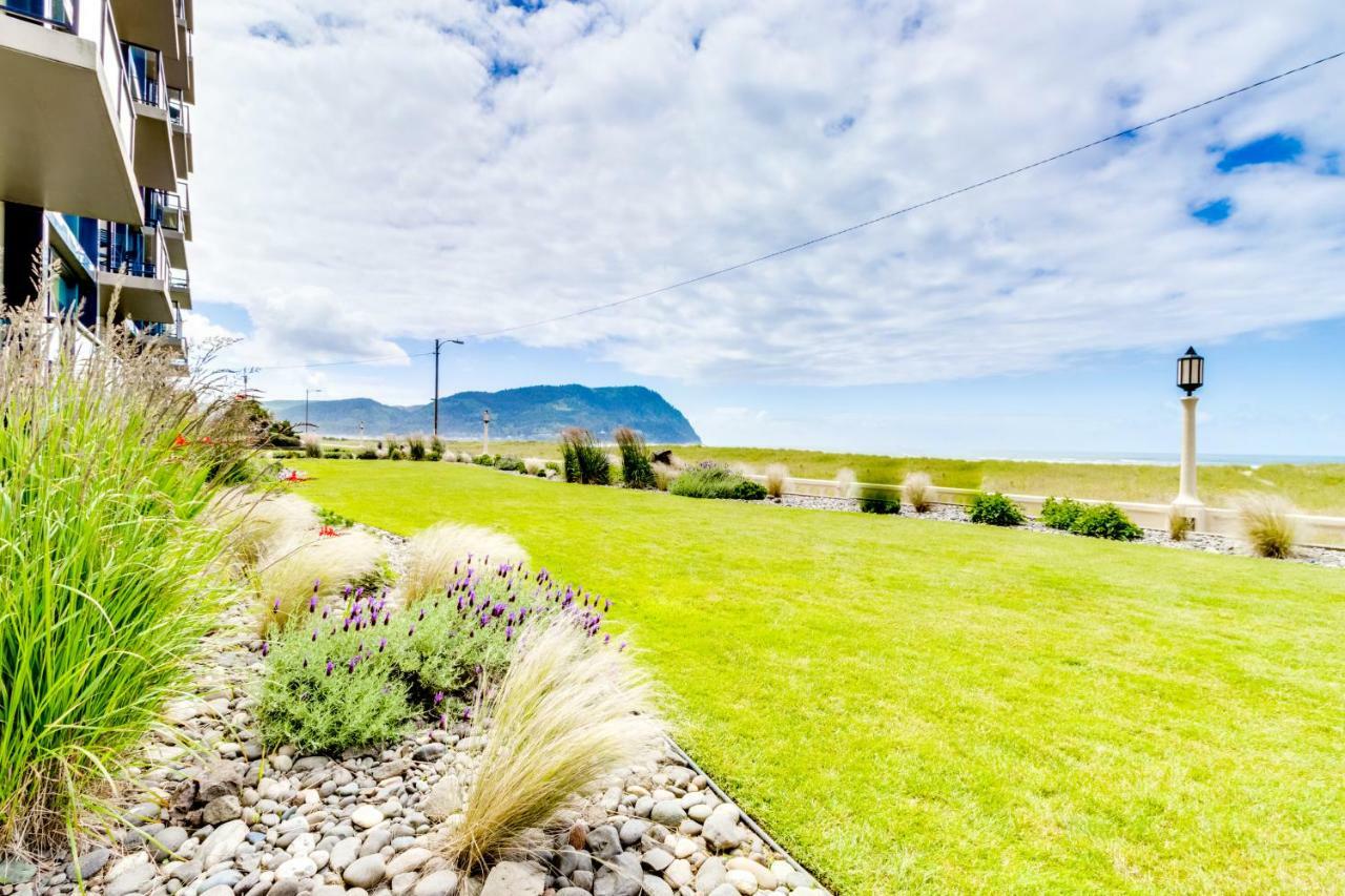 Sand & Sea: The Promenade Apartment Seaside Exterior photo