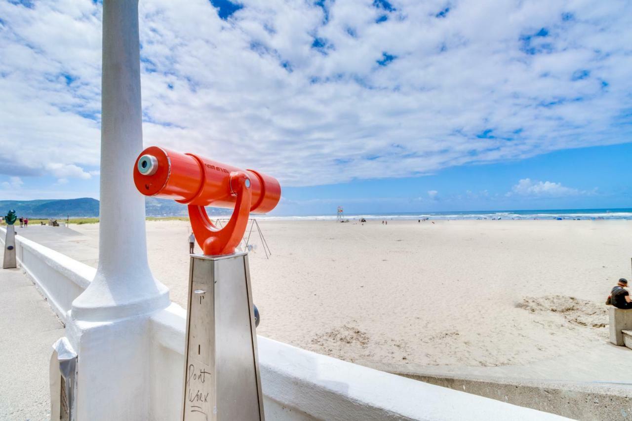 Sand & Sea: The Promenade Apartment Seaside Exterior photo